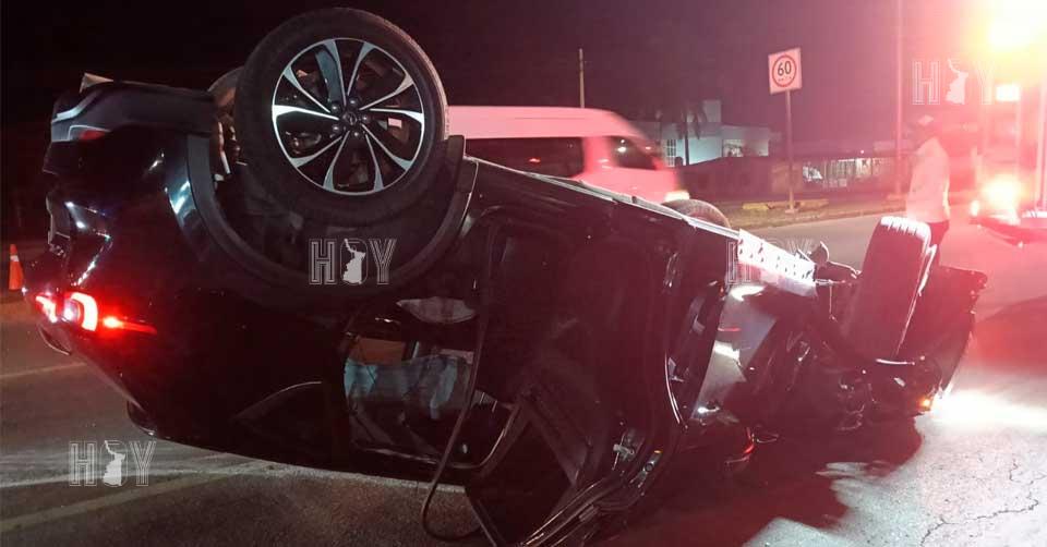 Hoy Tamaulipas - Mujer vuelca camioneta tras chocar contra poste en la ...