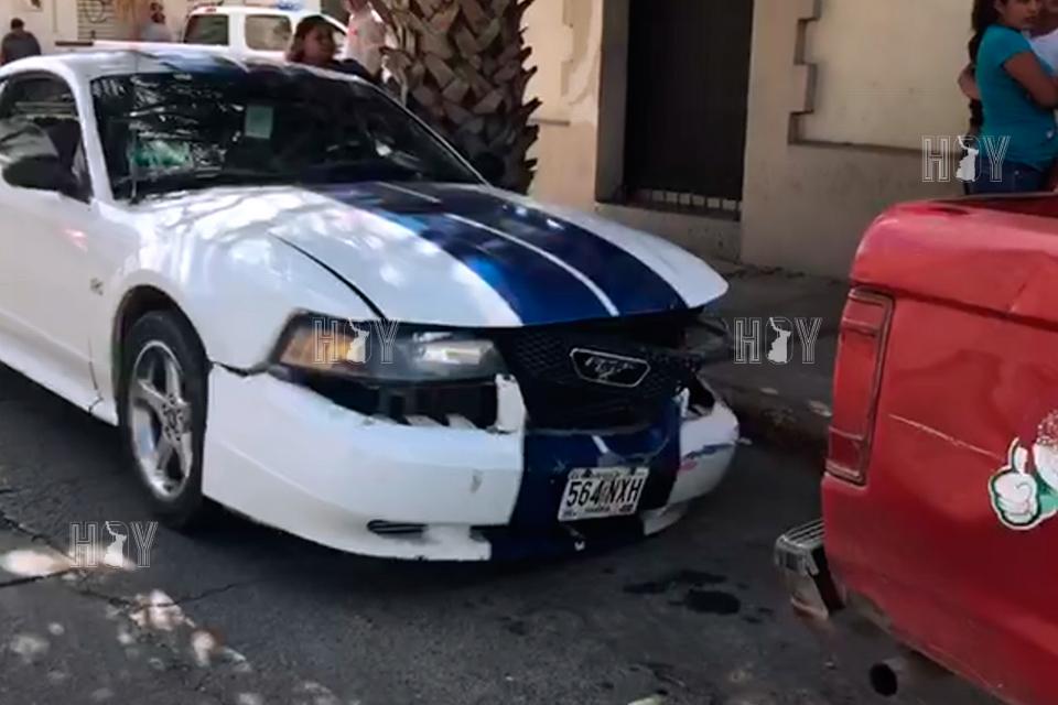 Hoy Tamaulipas - Se pasa alto y choca contra camioneta en Ciudad Victoria
