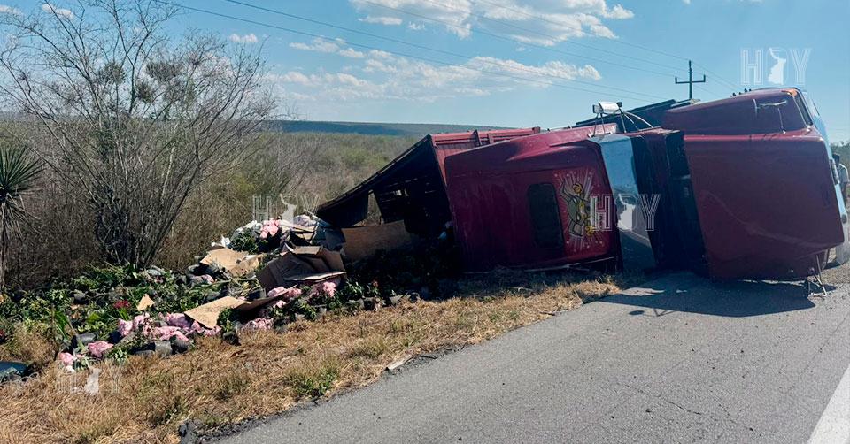 Hoy Tamaulipas - Accidente en Tamaulipas Vuelca camion de carga en la ...
