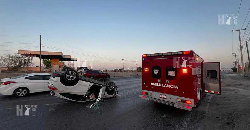 Hoy Tamaulipas - Hombre vuelca su camioneta en Nuevo Laredo sale ileso