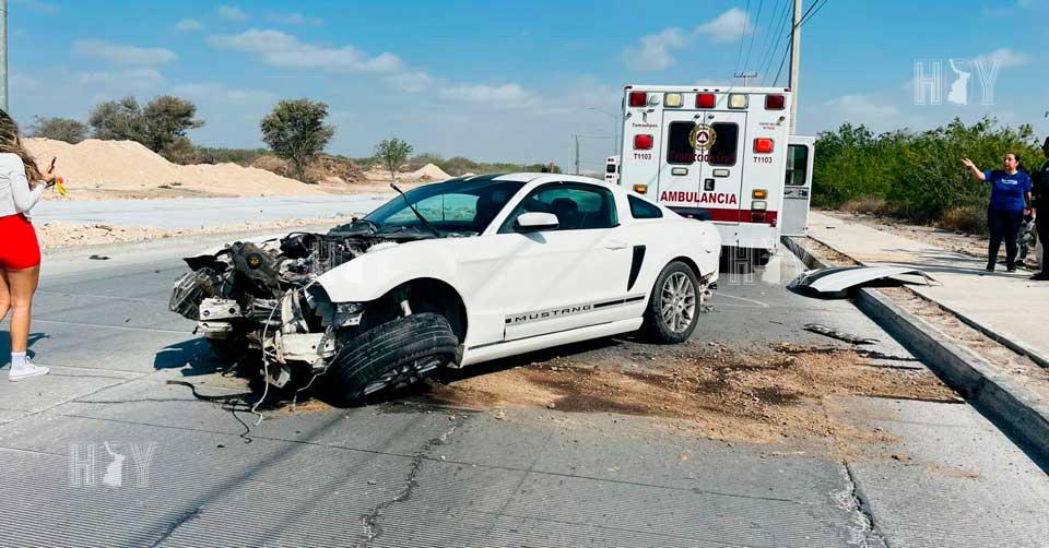 Hoy Tamaulipas - Tamaulipas Joven choca Mustang contra poste y resulta ...