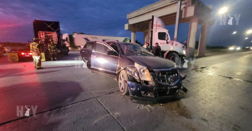 Hoy Tamaulipas - Choque en Nuevo Laredo dejo danios en dos traileres y ...