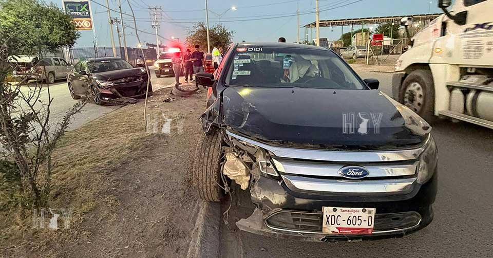Hoy Tamaulipas - Choque entre DiDis deja danios materiales en Nuevo Laredo