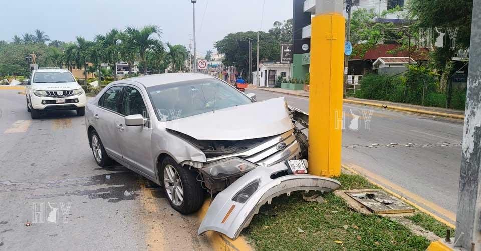 Hoy Tamaulipas - Accidente en Tamaulipas Choca contra poste y abandona ...