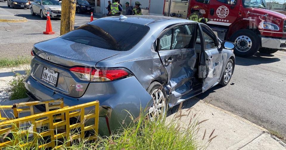 Hoy Tamaulipas - Omision de alto provoca fuerte choque en Nuevo Laredo