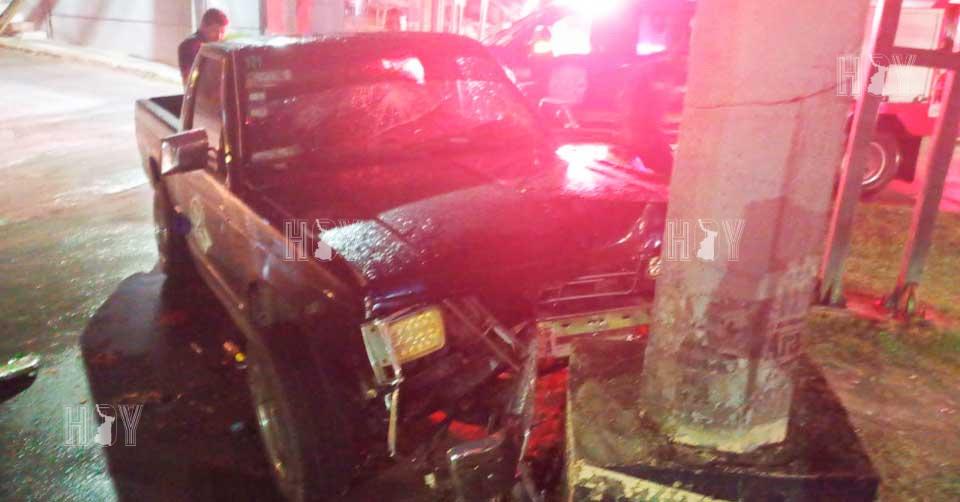 Hoy Tamaulipas - Accidentes en Tamaulipas Camioneta choca contra poste ...