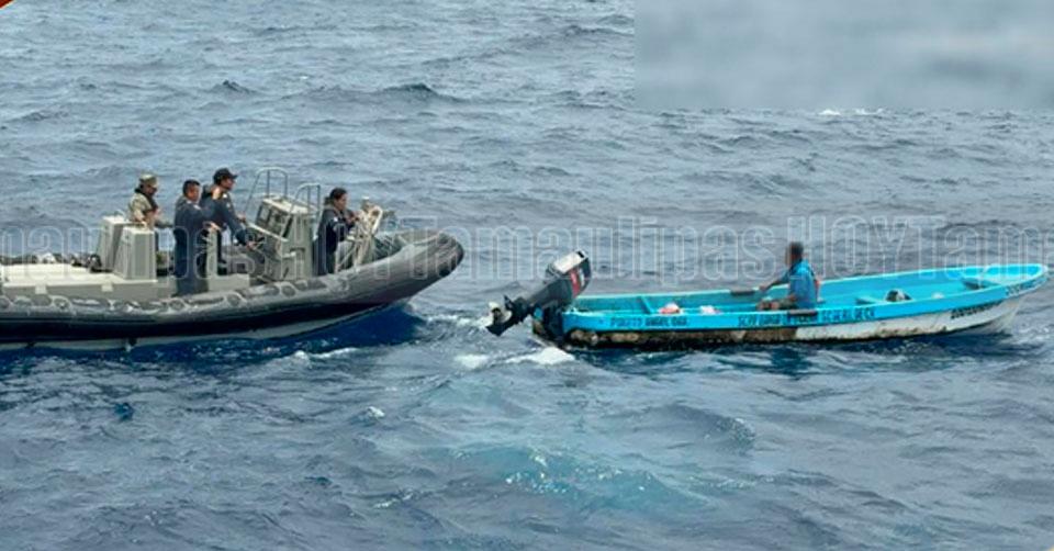 Sobrevive pescador ocho dias a la deriva frente a Oaxaca Mexico