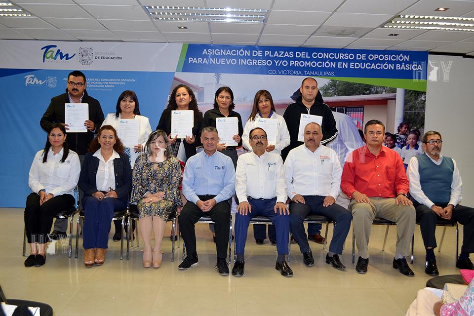 Hoy Tamaulipas - SET entrega nombramientos a docentes de educacion basica