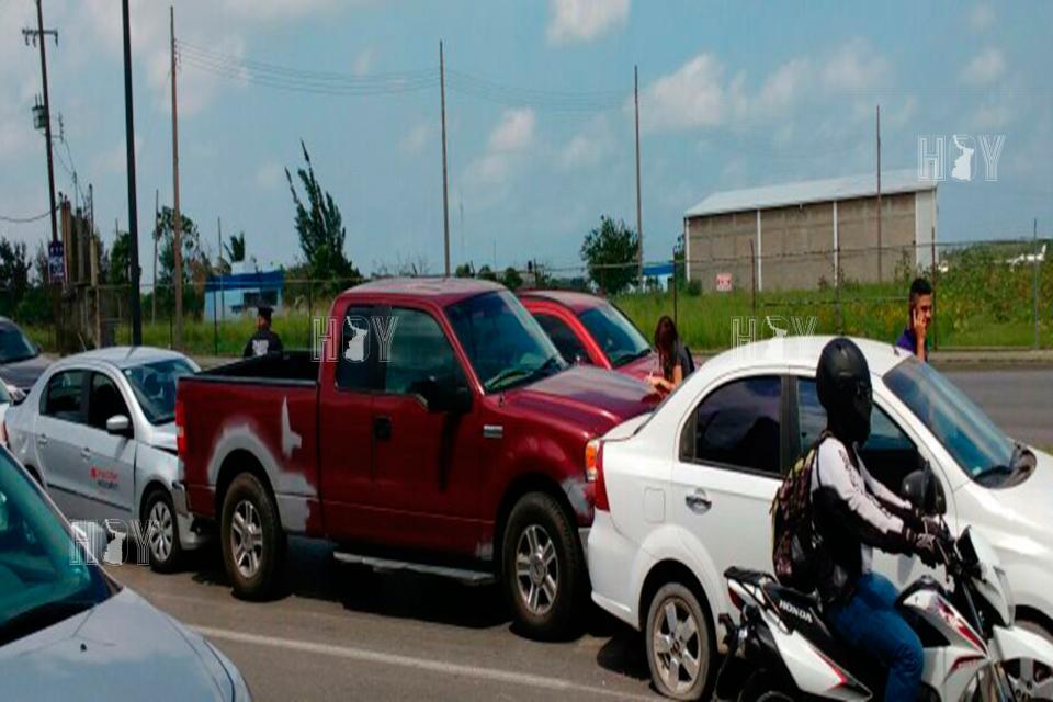 Hoy Tamaulipas - Choque multiple ocasiona caos vial en Tampico