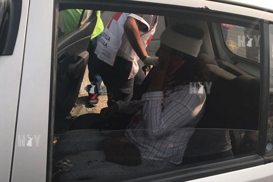 Hoy Tamaulipas - Choca taxista contra poste en Tampico una lesionada
