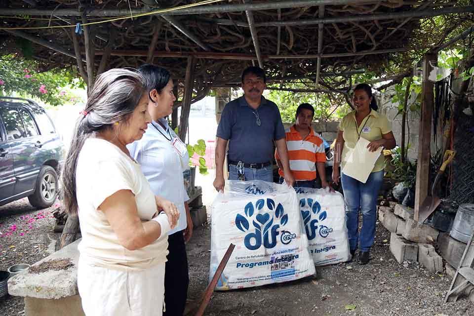 Hoy Tamaulipas - DIF Tamaulipas entrega apoyos a personas con discapacidad