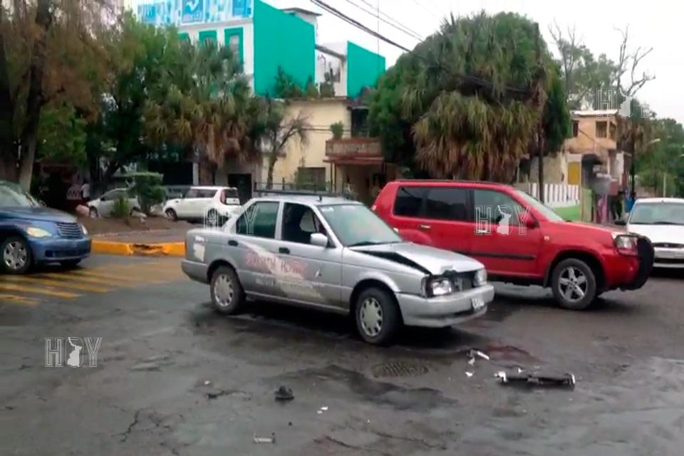 Hoy Tamaulipas - Omite alto y se impacta contra carro en Ciudad Victoria