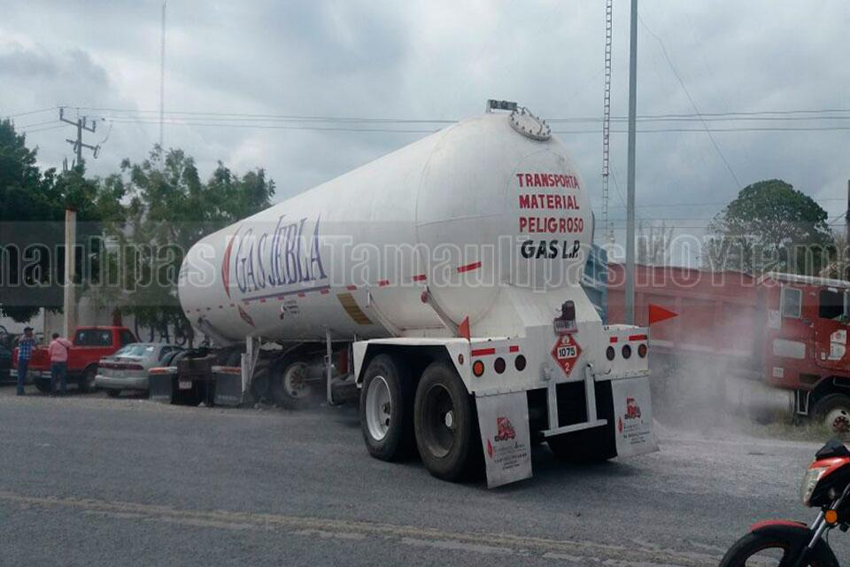 Hoy Tamaulipas Provoca Accidente Vial Pipa De Gas JEBLA En El Mante