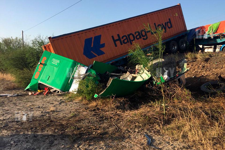 Hoy Tamaulipas - Choque entre trailers deja dos muertos en la Zaragoza ...