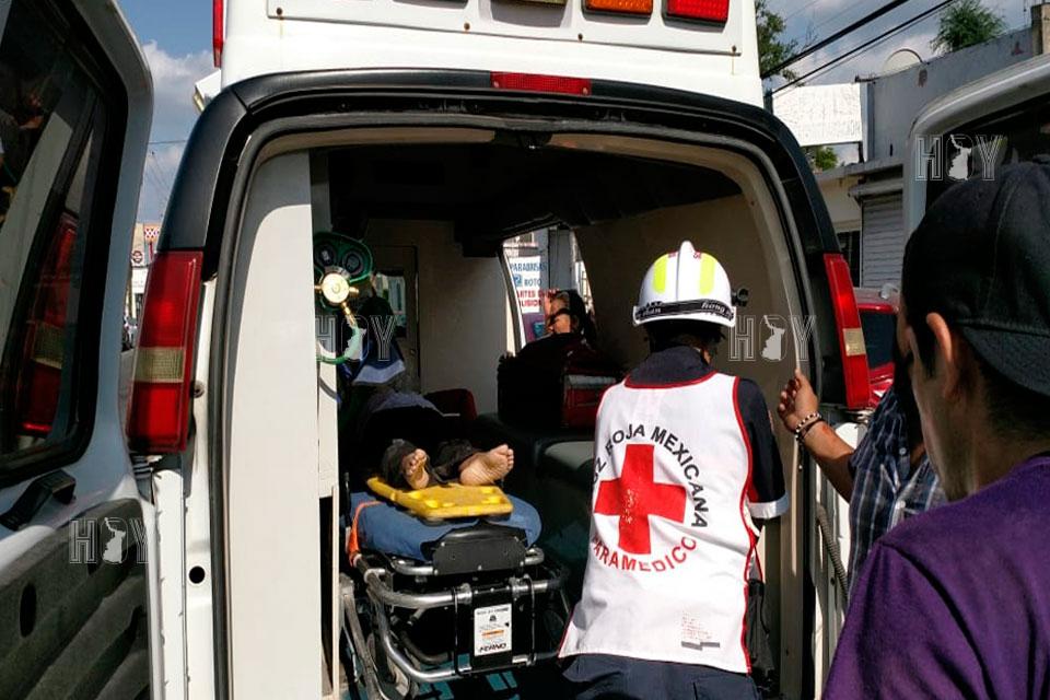 Hoy Tamaulipas - Entre la vida y la muerte mujer que salio disparada ...