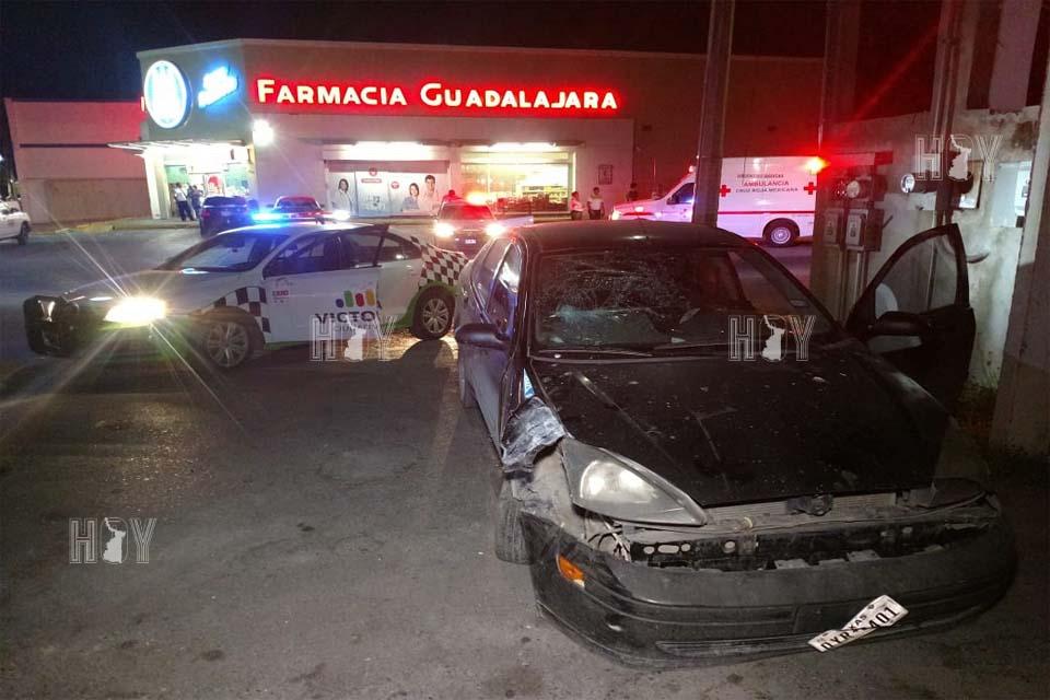 Hoy Tamaulipas - Dos personas lesionadas al chocar contra poste en ...