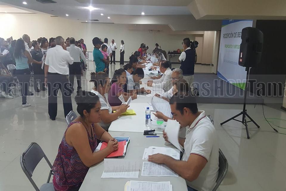 Hoy Tamaulipas - Inicia recepcion de documentos para becas en Matamoros