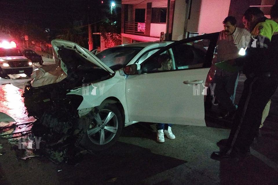 Hoy Tamaulipas - Choque frontal en Tampico deja tres personas lesionadas