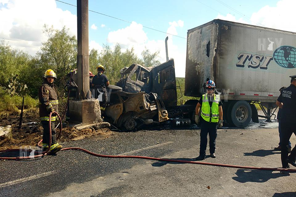 Hoy Tamaulipas - Muere calcinado al chocar con trailer en carretera de ...