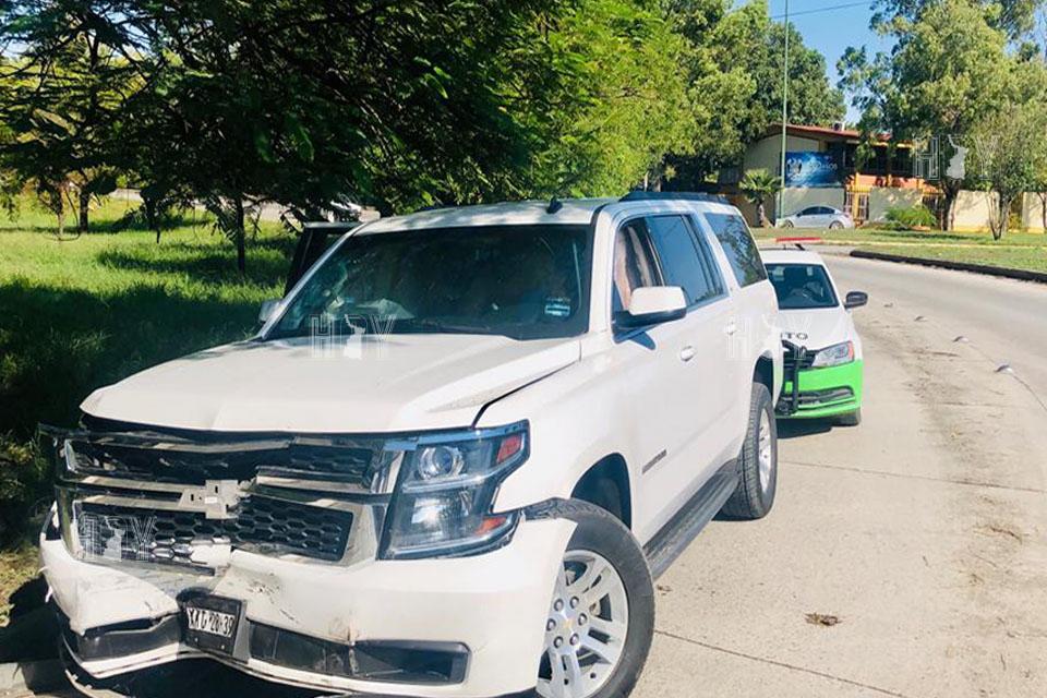 Hoy Tamaulipas - Omite alto y choca en Ciudad Victoria hay una lesionada