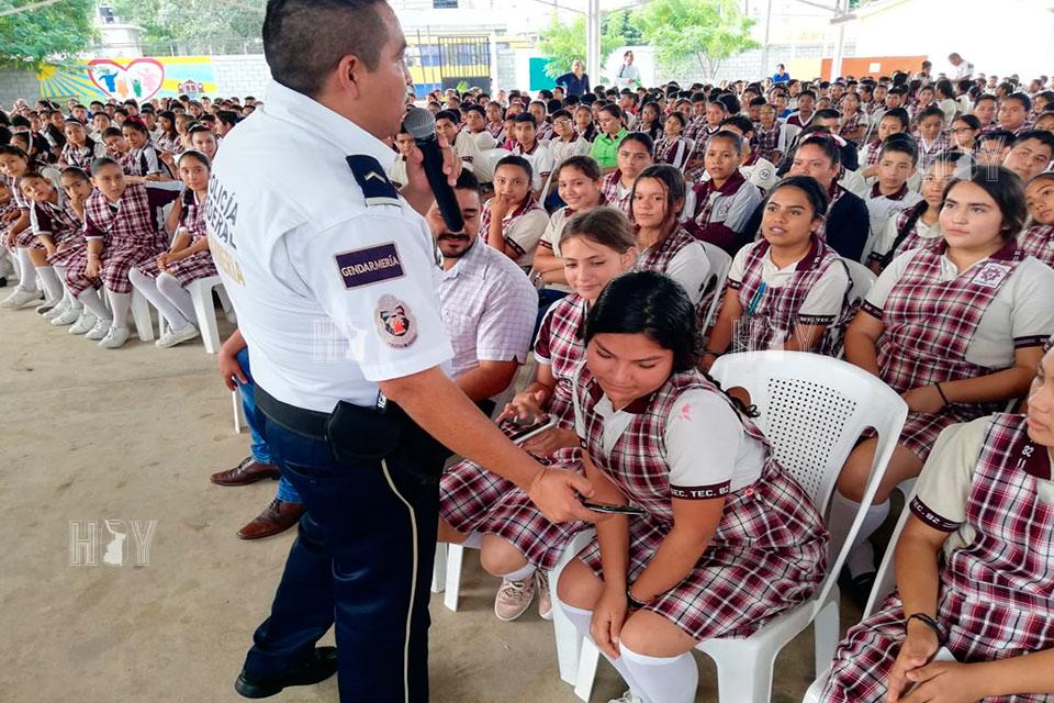 Hoy Tamaulipas - Previenen delitos con platicas a 13 mil alumnos