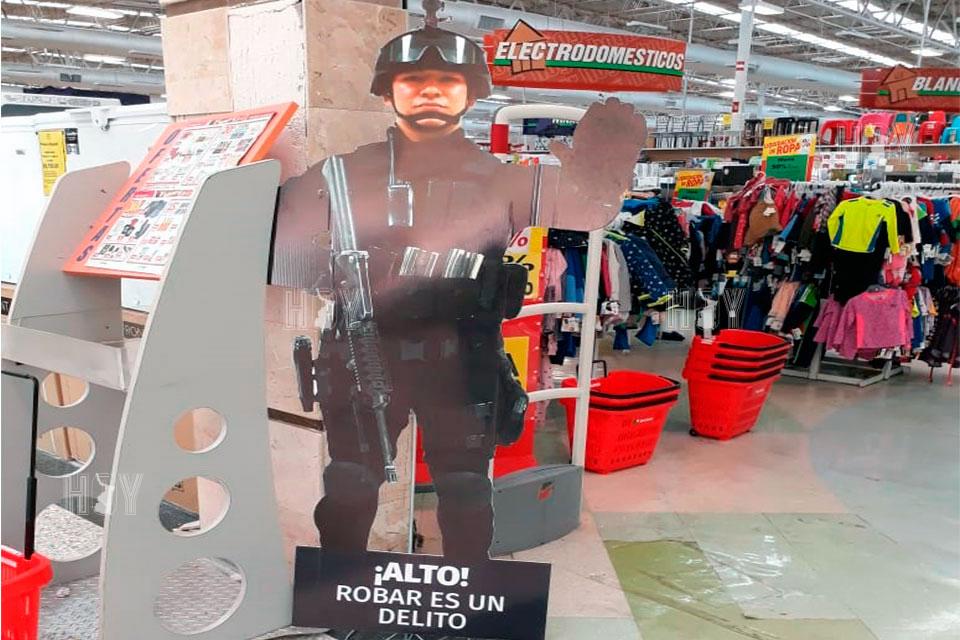 Hoy Tamaulipas - Usan comercios de Altamira maniquies contra robos