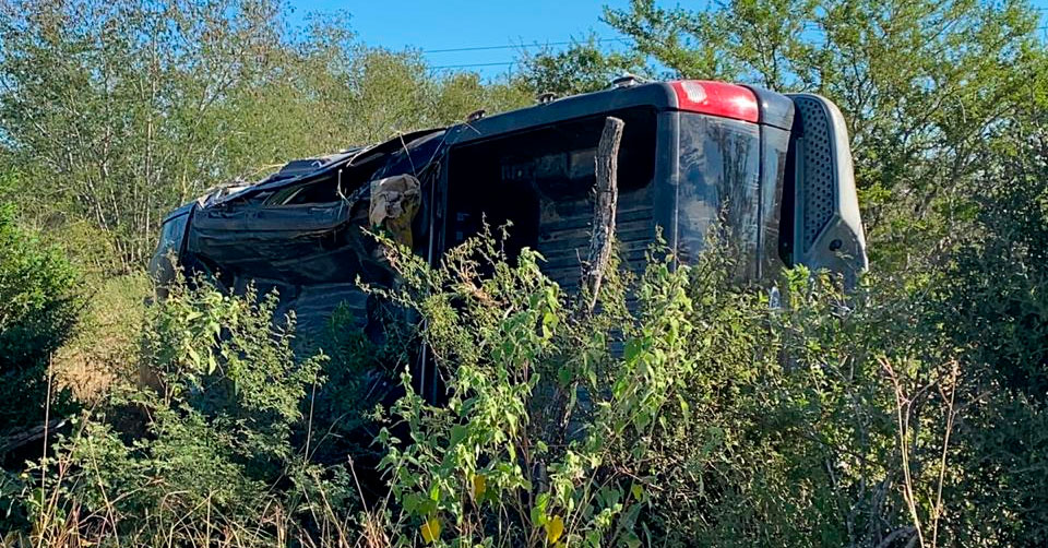 La camioneta qued&oacute; el fonde de una parcela