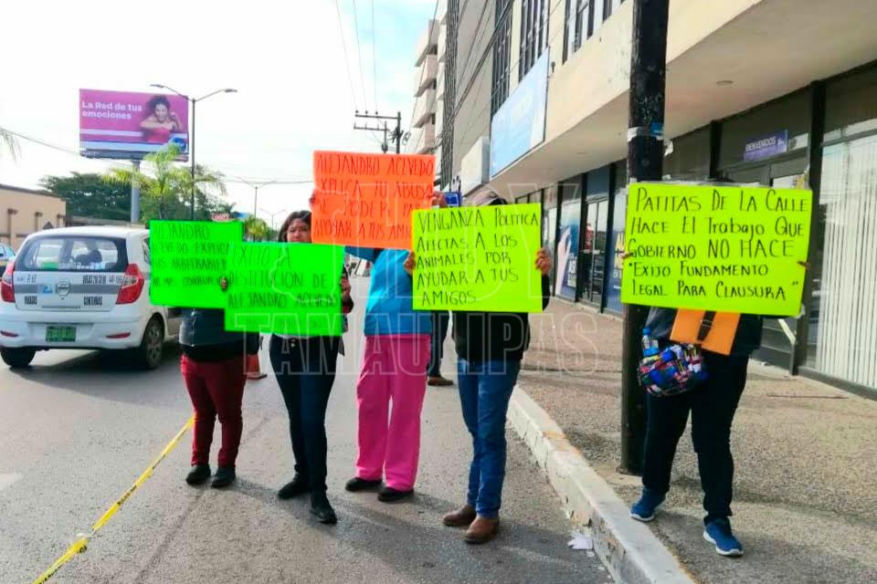 Ex funcionaria de Tampico bloquea oficinas de Coepris - Hoy Tamaulipas