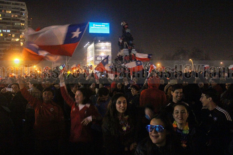 Chilenos festejan triunfo en Copa Am�rica Centenario 