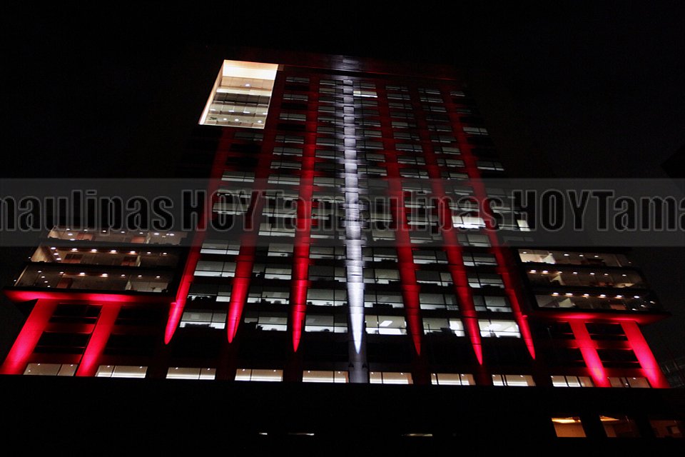 Canciller�a se ilumina con los colores de la bandera de Turqu�a