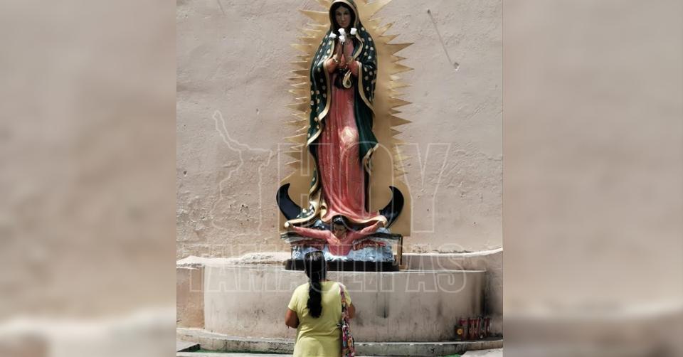 Hoy Tamaulipas - Coronavirus en Tamaulipas En Reynosa Mujer hace plegarias  a la Virgen de Guadalupe ante Covid-19