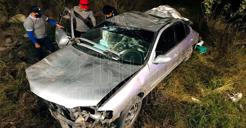 Se salva de morir y abandona vehículo tras volcadura en Ciudad Victoria