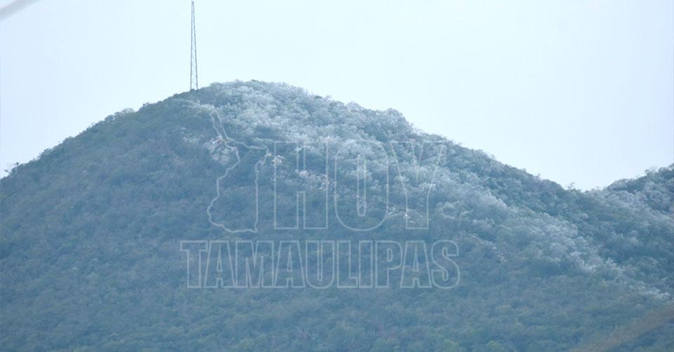 Comienza a cubrirse de blanco la Sierra Madre en Tamaulipas