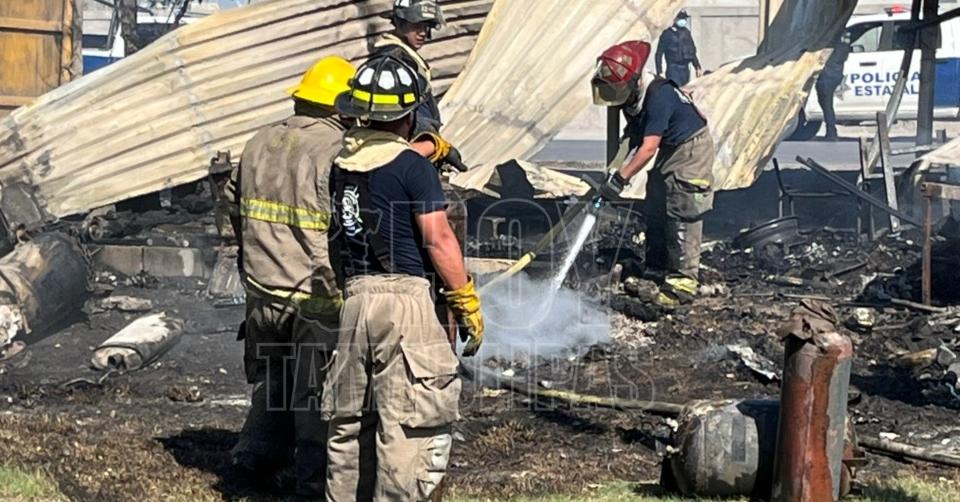Arde taller de suspensiones con dos vehculos en reparacin en Matamoros