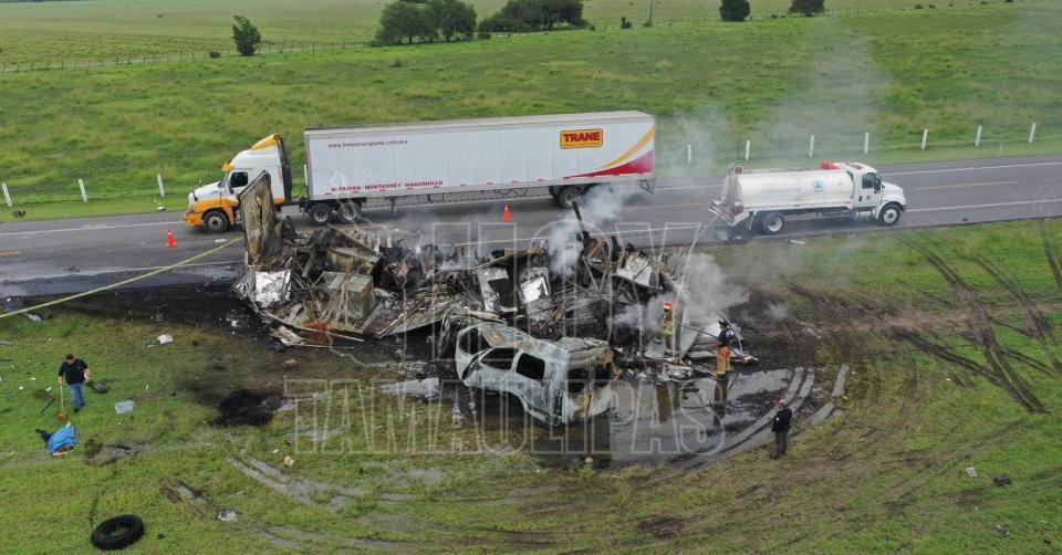 Al menos 15 muertos deja choque entre Van y trailer en la Zaragoza-Victoria