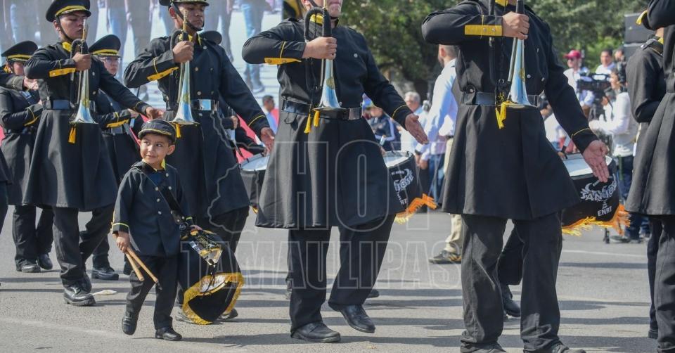 Desfile revolucionario Victoria