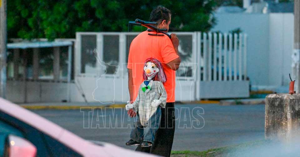 29 aos dando vida a los tteres