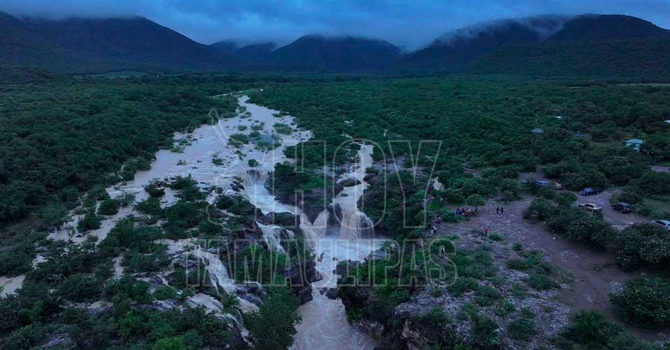 Imponentes cascadas del ejido Juan Capitn