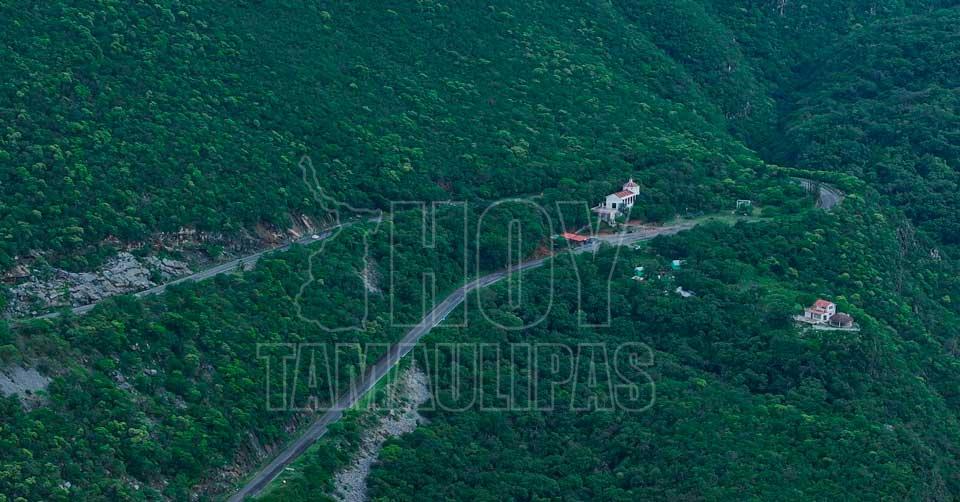 Iglesia en la carretera vieja a Tula
