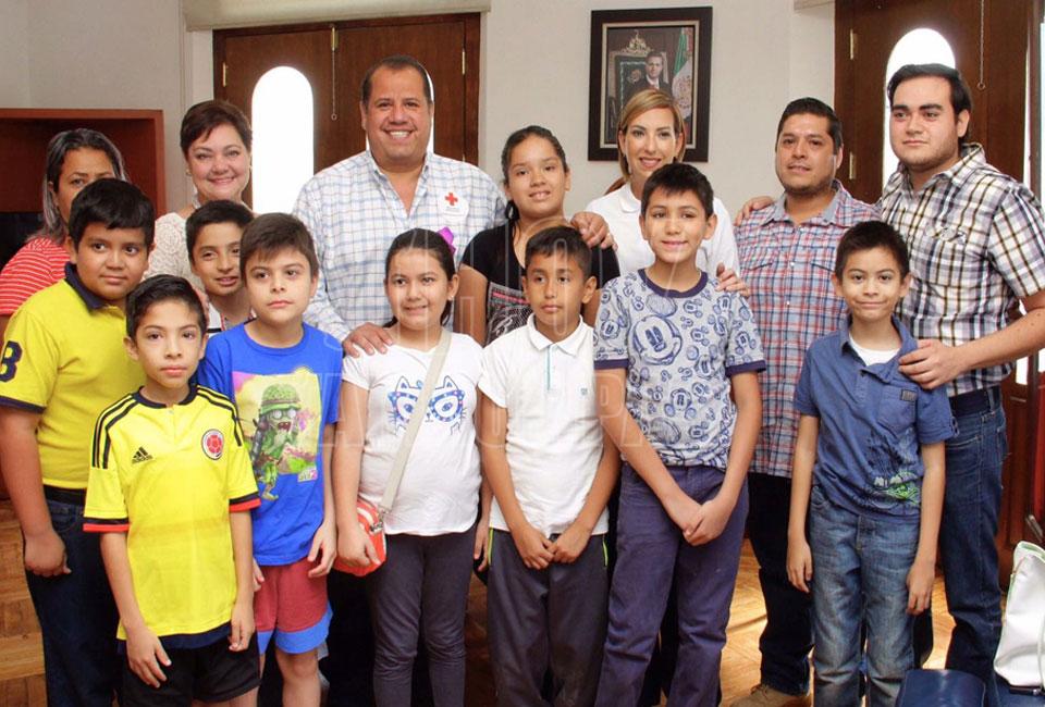 Hoy Tamaulipas - Campeones de robotica visitan a alcalde de Ciudad Victoria