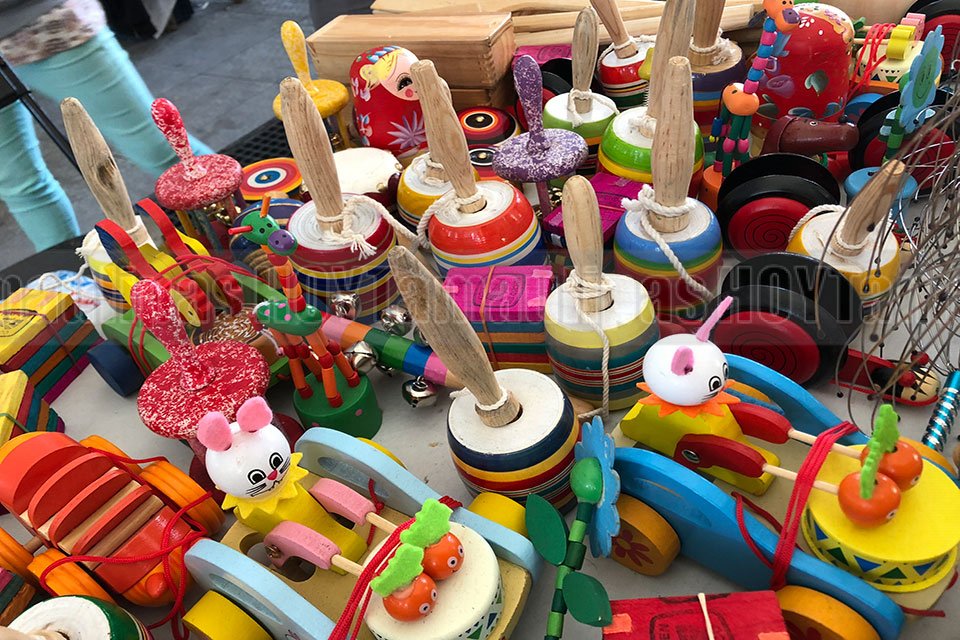 Juguetes tradicionales se resisten al olvido
